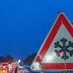 18 Mal kommt es im Landkreis Stade auf glatten Straßen zu Unfällen. (Symbolbild) / Foto: Stefan Puchner/dpa