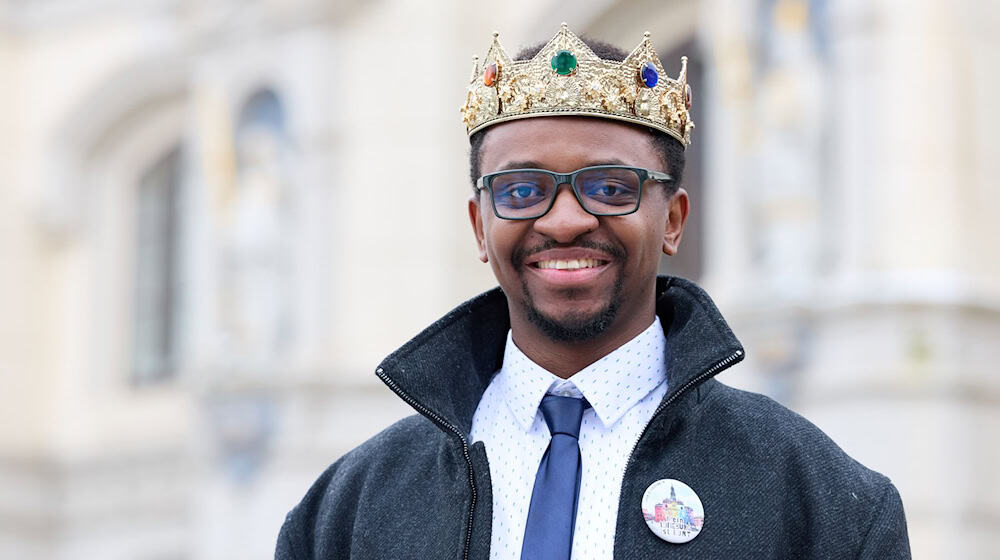 Der neue Heidekönig ist Bodenwissenschaftler und Stadtplaner. / Foto: Georg Wendt/dpa