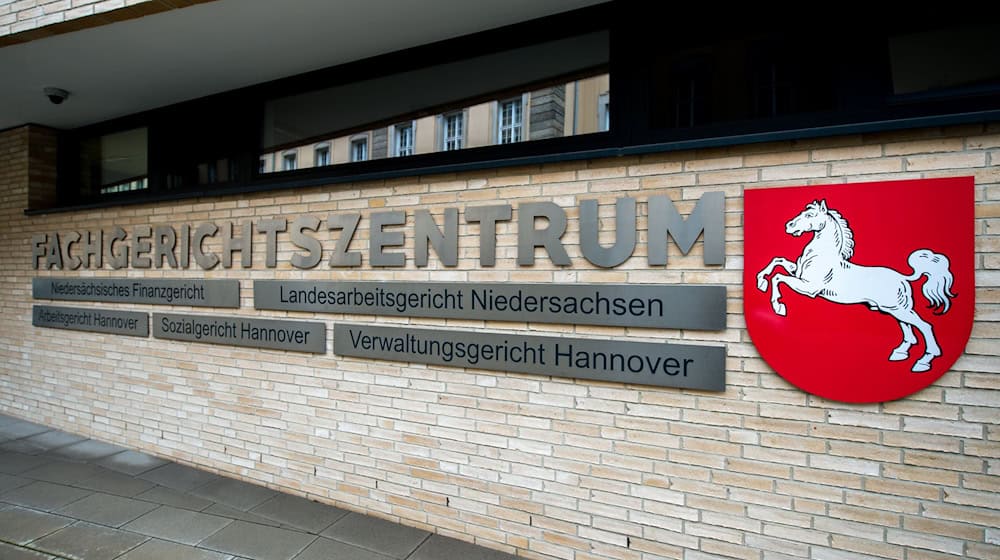 Das Landesarbeitsgericht verhandelt im Mai über die Klage von Zentrum gegen VW. (Symbolbild) / Foto: Hauke-Christian Dittrich/dpa