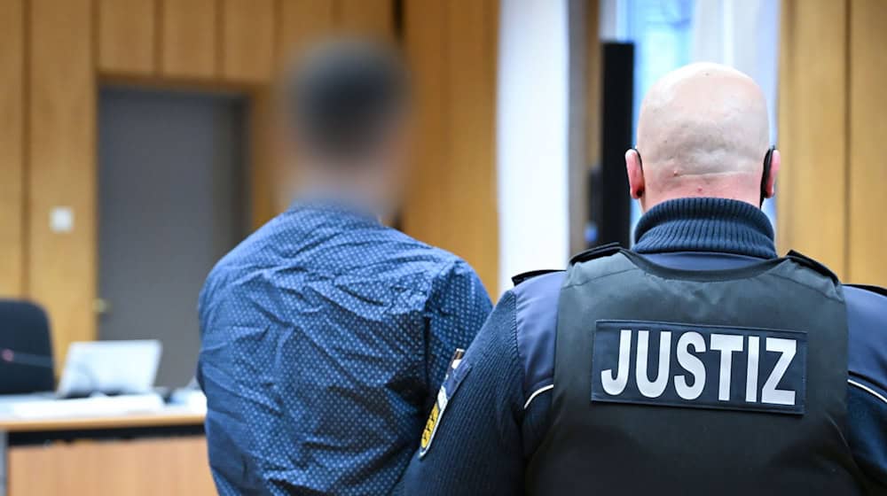 Ein 31-Jähriger soll vor allem in Baden-Württemberg und Nordrhein-Westfalen theoretische Führerscheinprüfungen für Fahrschüler absolviert haben und dafür 12.000 Euro erhalten haben.  / Foto: Katharina Kausche/dpa