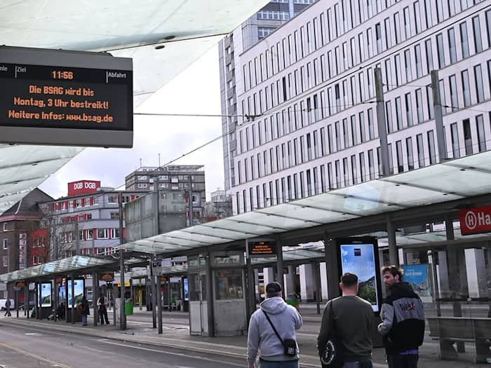 Keine Busse und Straßenbahnen vor dem Bundesliga-Spiel in Bremen / Foto: Carmen Jaspersen/dpa