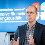 Bremens neuer Bildungssenator Mark Rackles hat sich ehrgeizige Ziele gesetzt. / Foto: Sina Schuldt/dpa