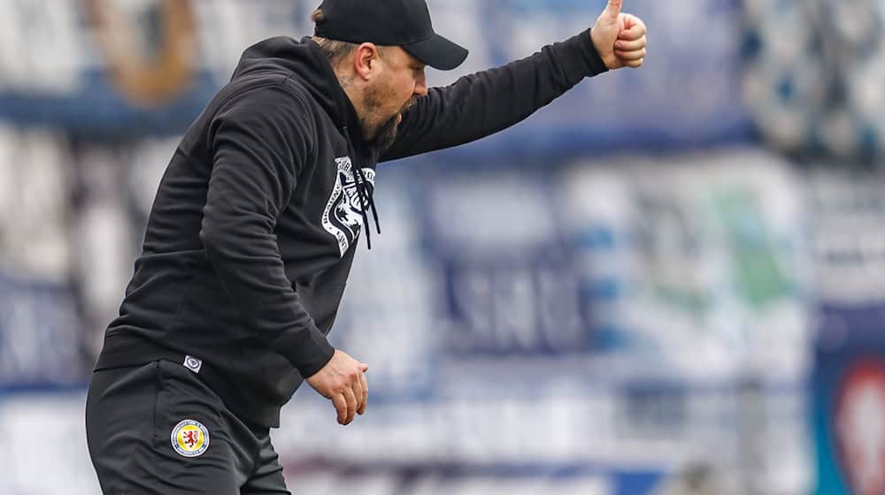 Sehr zufrieden: Braunschweig-Trainer Heiner Backhaus. / Foto: Andreas Gora/dpa