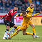 Hannovers bester Angreifer: Elias Saad (l)   / Foto: David Inderlied/dpa