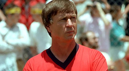 Sepp Piontek erlangte als Trainer der dänischen Nationalmannschaft Kultstatus in Dänemark. (Archivbild) / Foto: picture alliance / dpa