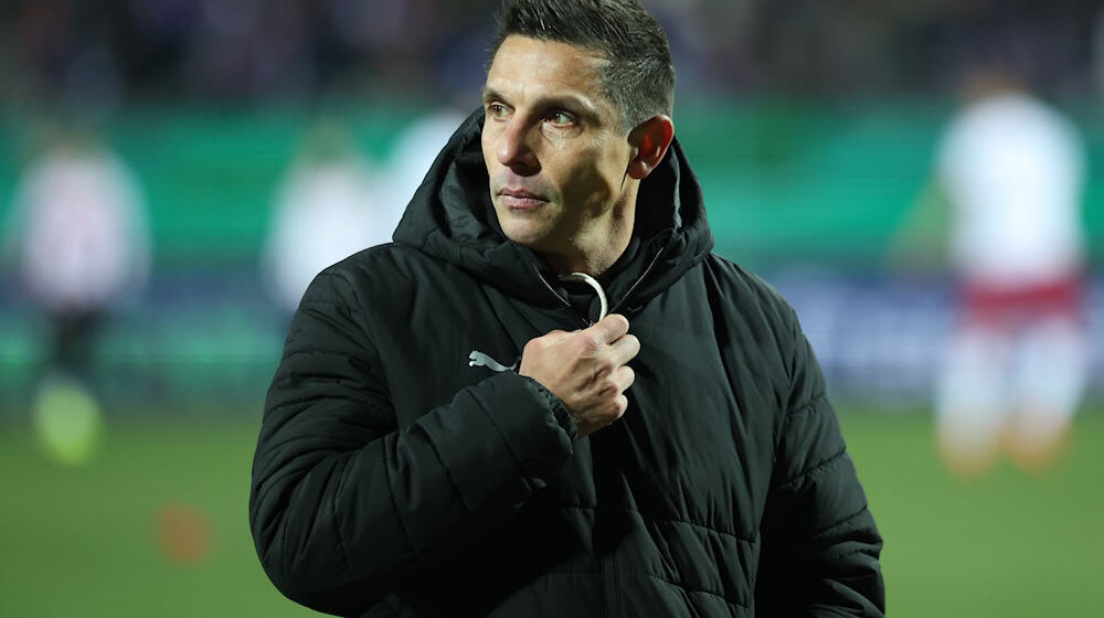 Kiels Trainer Marcel Rapp lobt seinen Kollegen aus Hannover.  / Foto: Christian Charisius/dpa