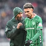 Der neue Werder-Trainer Daniel Thioune und sein Stürmer Justin Njinmah. / Foto: Carmen Jaspersen/dpa