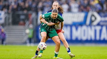 Larissa Mühlhaus von Werder Bremen (l,) rückt in das Aufgebot der DFB-Frauen nach.  / Foto: Philipp Szyza/dpa