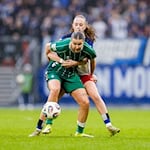 Larissa Mühlhaus von Werder Bremen (l,) rückt in das Aufgebot der DFB-Frauen nach.  / Foto: Philipp Szyza/dpa