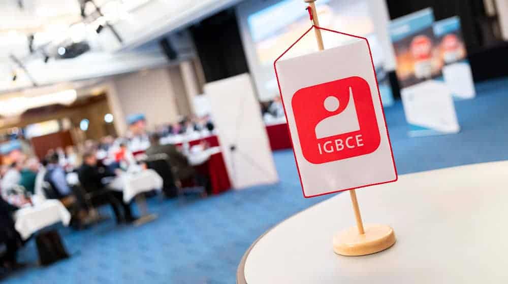 Die erste Tarifrunde zwischen der Gewerkschaft IG BCE und den Chemie-Arbeitgebern endete ohne Ergebnis. / Foto: Michael Matthey/dpa