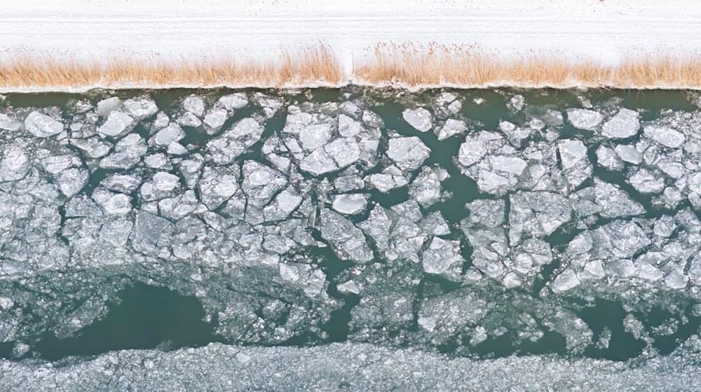 Eisige Temperaturen halten den Nordwesten im Griff. / Foto: Julian Stratenschulte/dpa