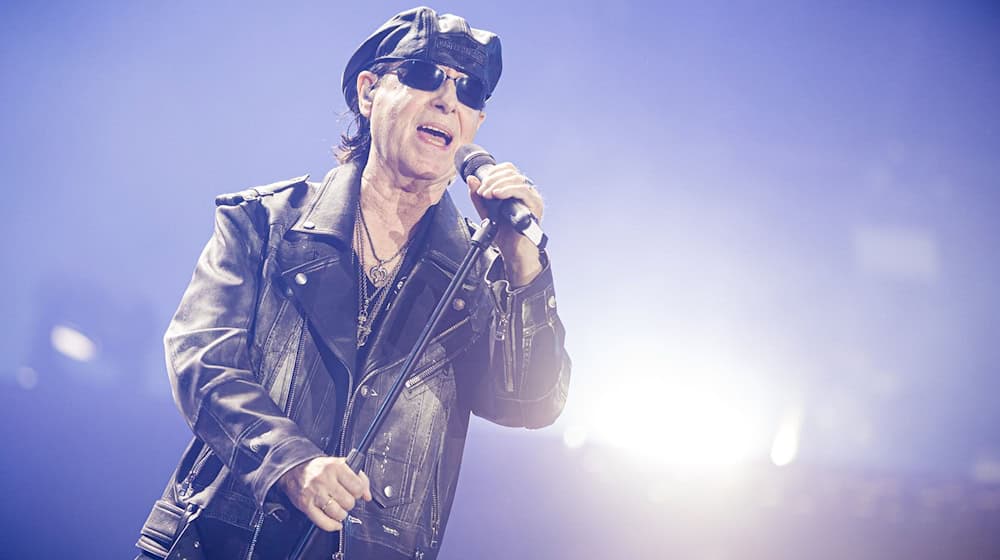 Klaus Meine von den Scorpions kommt als «Special Guest» zu «Sing meinen Song». (Archivbild) / Foto: Moritz Frankenberg/dpa