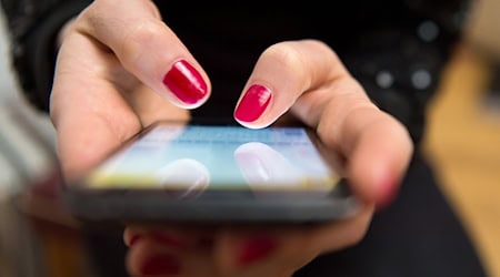 In einem sogenannten Love-Scamming-Prozess in Hannover wird ein 35-Jähriger zu vier Jahren und drei Monaten Gefängnis verurteilt. (Symbolbild) / Foto: Sebastian Gollnow/dpa