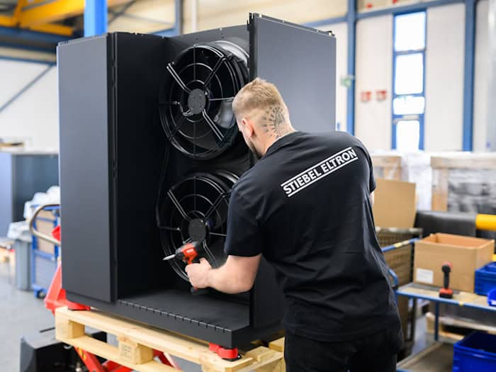 Die Nachfrage nach Wärmepumpen boomt aktuell - doch wie lange noch? (Archivbild) / Foto: Julian Stratenschulte/dpa