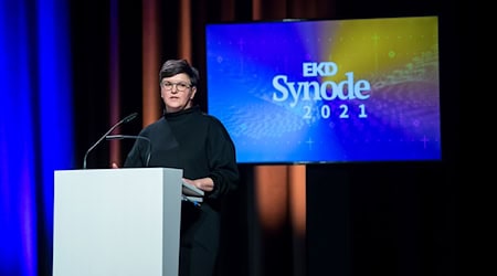 Nancy Janz, die Sprecherin der Betroffenen im Beteiligungsforum Sexualisierte Gewalt der Evangelischen Kirche in Deutschland, will zurücktreten. (Archivbild) / Foto: Sina Schuldt/dpa