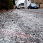 Streusalz wird vielerorts knapp. (Symbolbild) / Foto: Hauke-Christian Dittrich/dpa