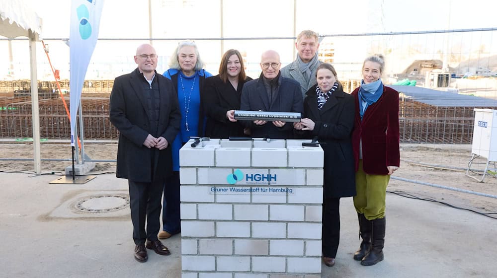 Nach einer Genehmigung des niedersächsischen Bergbauamtes kann jetzt eine Wasserstoff-Leitung von Hamburg-Moorburg nach Rosengarten im Landkreis Harburg weitergebaut werden. (Archivbild) / Foto: Georg Wendt/dpa