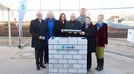Nach einer Genehmigung des niedersächsischen Bergbauamtes kann jetzt eine Wasserstoff-Leitung von Hamburg-Moorburg nach Rosengarten im Landkreis Harburg weitergebaut werden. (Archivbild) / Foto: Georg Wendt/dpa