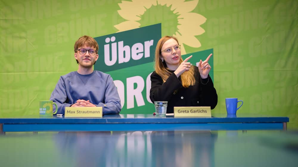 Grünen-Landeschefin Greta Garlichs sieht die Demokratie vor einer Zerreißprobe. / Foto: Julian Stratenschulte/dpa