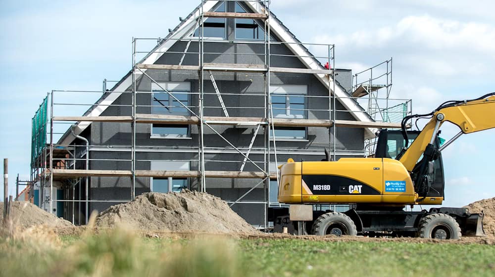 Etwa 25 Milliarden Euro wurden 2025 in Niedersachsen mit Immobilien umgesetzt. (Archivbild) / Foto: Hauke-Christian Dittrich/dpa/dpa-tmn