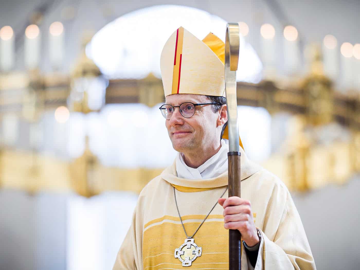 Martin Marahrens, neuer Bischof des Bistums Hildesheim, steht im Dom. / Foto: Moritz Frankenberg/dpa