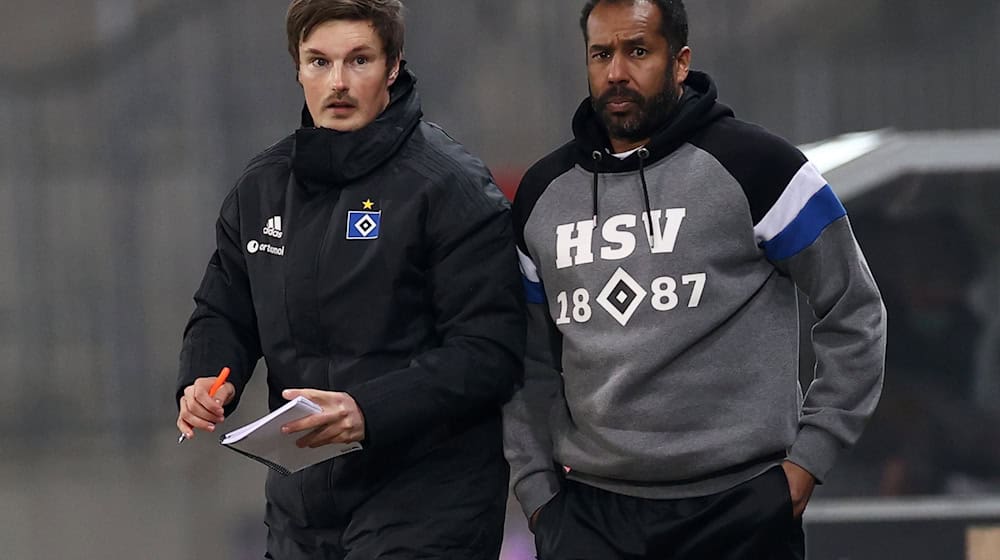 Hamburgs damaliger Trainer Daniel Thioune (r) und der frühere Co-Trainer Merlin Polzin. (Archivbild) / Foto: Christian Charisius/dpa-Pool/dpa