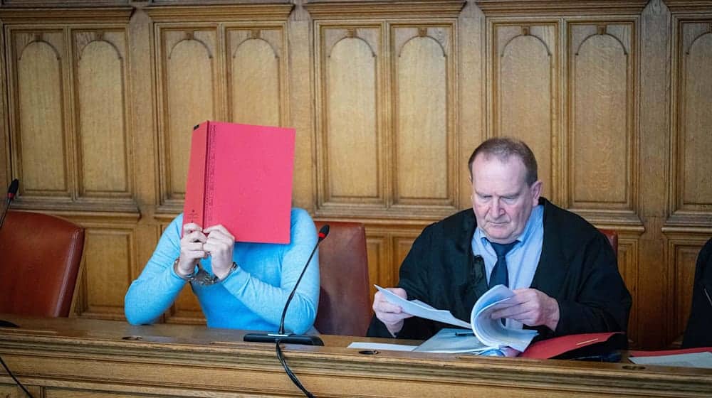 Ein Tanztrainer ist zu einer mehrjährigen Haftstrafe verurteilt worden - wegen sexuellen Missbrauchs von Kindern und Jugendlichen. (Archivbild) / Foto: Sina Schuldt/dpa