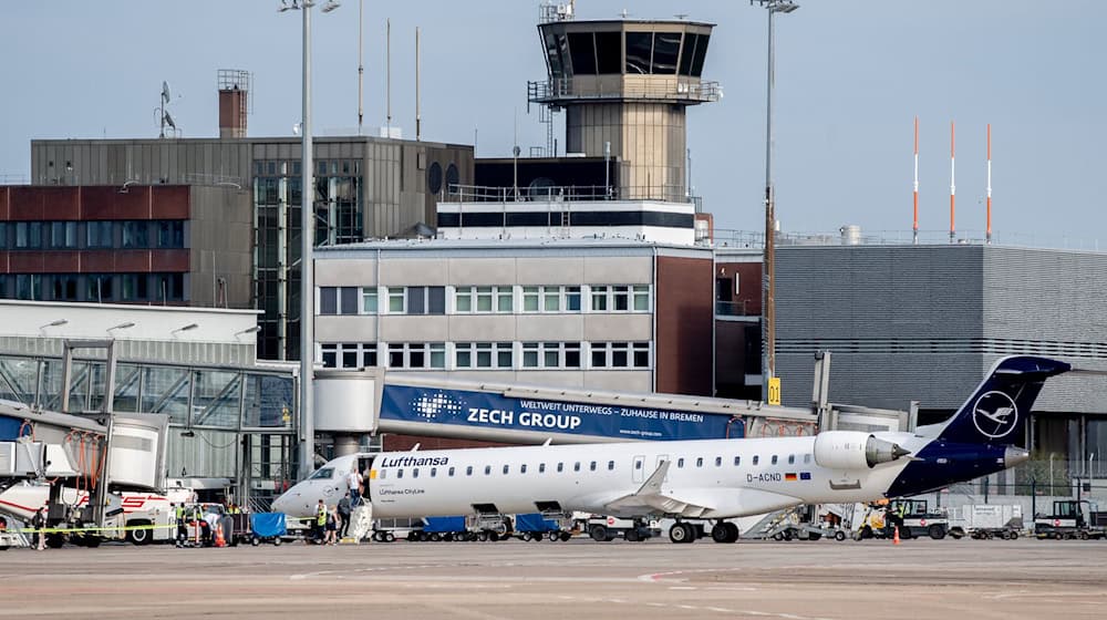 Bleiben am Donnerstag am Boden: Lufthansa-Flieger in Bremen. (Archivfoto) / Foto: Hauke-Christian Dittrich/dpa
