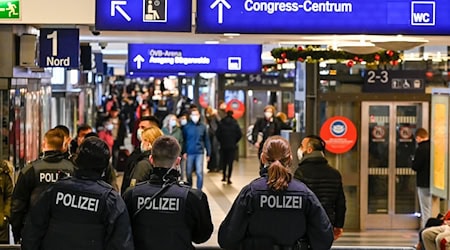 Ein Spezialfahnder hat einen mutmaßlichen Straftäter am Bremer Hauptbahnhof wiedererkannt. (Symbolfoto) / Foto: Karsten Klama/dpa