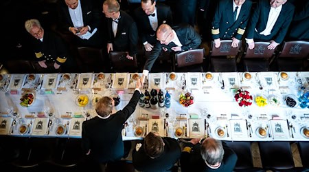 Bei der Schaffermahlzeit wurden jahrhundertelang nur Männer als Gäste eingeladen. (Archivbild) / Foto: Sina Schuldt/dpa