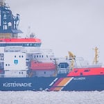 Das Mehrzweckschiff «Neuwerk» hat einen Schaden an einem der Hauptgeneratoren. (Archivbild)  / Foto: Jens Büttner/dpa