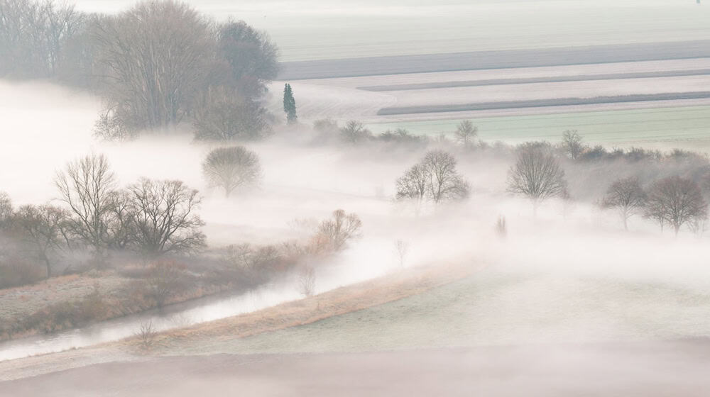 Die kommende Woche bringt Nebel in Niedersachsen und Bremen. (Archivbild) / Foto: Julian Stratenschulte/dpa