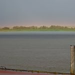 Regenbogenfarben am Anleger Stadersand. / Foto: Bodo Marks/dpa