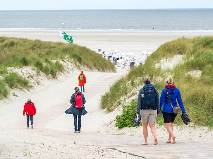 Mehr Gäste und Übernachtungen: Im Bundesländerranking belegt Niedersachsen weiterhin den vierten Platz. (Archivbild) / Foto: Sina Schuldt/dpa
