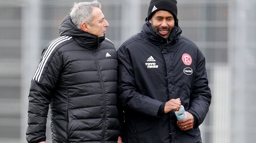 Ein Ex-Bremer und der neue Werder-Coach: Klaus Allofs und Daniel Thioune in gemeinsamen Tagen bei Fortuna Düsseldorf. / Foto: Roland Weihrauch/dpa