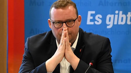 Ansgar Schledde, Vorsitzender der AfD Niedersachsen, will gegen die neue Einstufung vorgehen. (Archivbild)   / Foto: Shireen Broszies/dpa