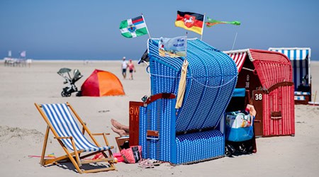 Sonne, Meer und Strand: Viele Menschen verbinden mit Niedersachsen beliebte Reiseziele. (Archivbild) / Foto: Hauke-Christian Dittrich/dpa