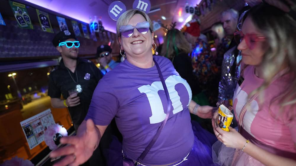 Für Svenja und ihre Freunde heißt es bereits um 6 Uhr: ab auf die Tanzfläche!  / Foto: Marcus Brandt/dpa