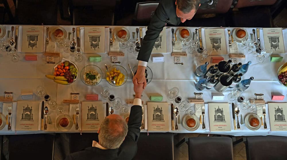 Lange Zeit ein Brudermahl: Erst seit 2015 werden Frauen zur Schaffermahlzeit eingeladen.  / Foto: Shireen Broszies/dpa