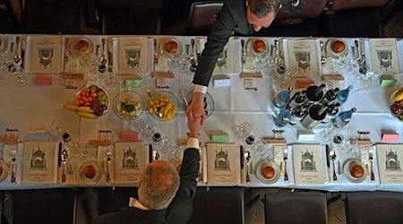 Lange Zeit ein Brudermahl: Erst seit 2015 werden Frauen zur Schaffermahlzeit eingeladen.  / Foto: Shireen Broszies/dpa