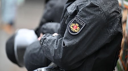 Die Bremer Polizei hat zwei Demonstrationen begleitet und dabei verschiedene Verstöße festgestellt. (Archivbild) / Foto: Sina Schuldt/dpa