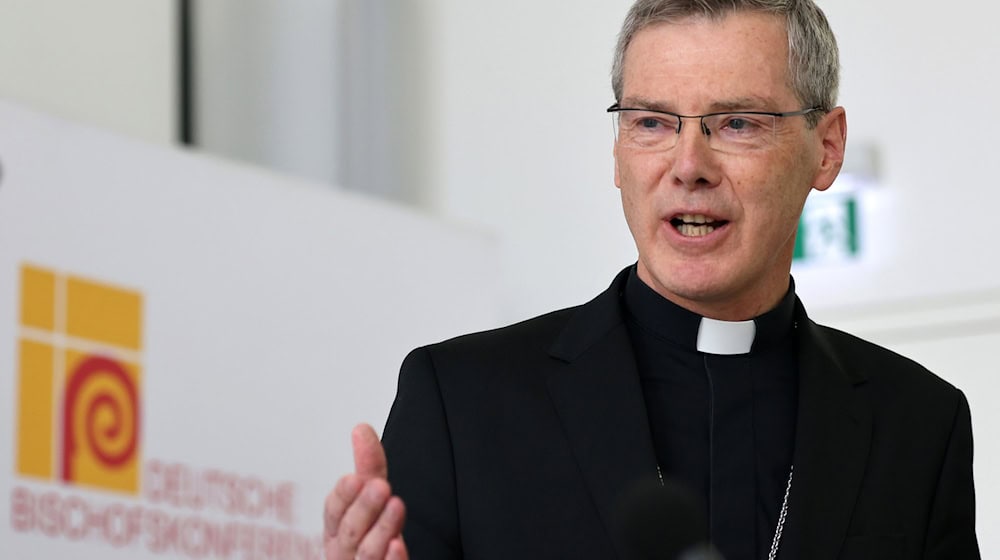Der Hildesheimer Bischof Heiner Wilmer ist zum Vorsitzenden der Deutschen Bischofskonferenz gewählt worden. / Foto: Daniel Löb/dpa