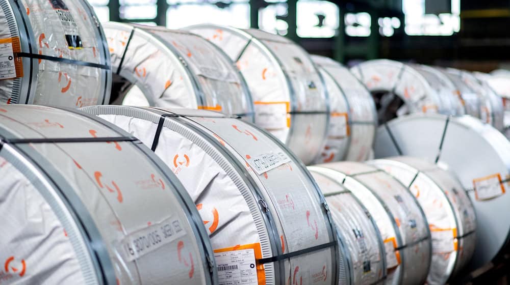 Neben normalem Stahl setzt die Salzgitter AG nun auch verstärkt auf Sicherheitsstahl. (Archivbild) / Foto: Hauke-Christian Dittrich/dpa