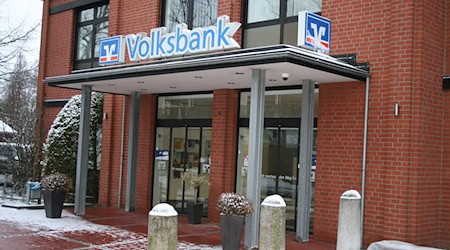 Die Bank kündigt an, ihr Sicherheitskonzept zu überprüfen.  / Foto: Kai Moorschlatt/dpa