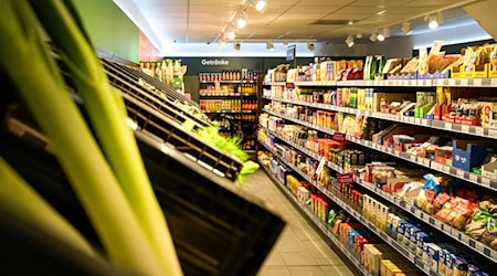 Kompakt und jederzeit zugänglich: Neue Ladenkonzepte reagieren auf das Supermarktsterben auf dem Land. (Archivbild) / Foto: Heiko Rebsch/dpa
