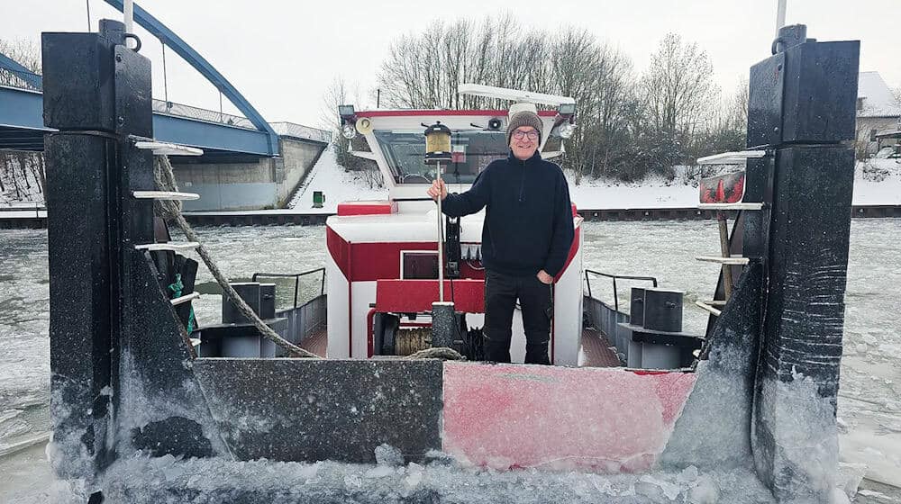 Schiffsführer Carsten Kling steht auf dem Eisbrecher «Paula» auf dem Mittellandkanal. / Foto: -/dpa