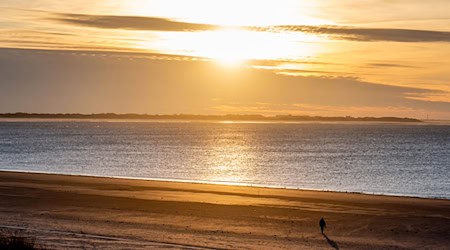 Das Wetter ist vielerorts frühlingshaft - auf den ostfriesischen Inseln wird es allerdings nicht so warm wie auf dem niedersächsischen Festland. (Archivbild)  / Foto: Hauke-Christian Dittrich/dpa