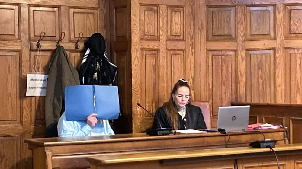 Der Angeklagte räumte die Taten teilweise ein.  / Foto: Mirjam Uhrich/dpa