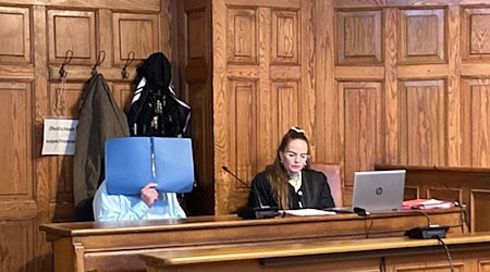 Der Angeklagte räumte die Taten teilweise ein.  / Foto: Mirjam Uhrich/dpa