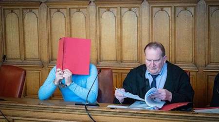 Kurz nach dem Start des ersten Verhandlungstages wurde die Öffentlichkeit aus dem Gerichtssaal verbannt. (Archivbild) / Foto: Sina Schuldt/dpa